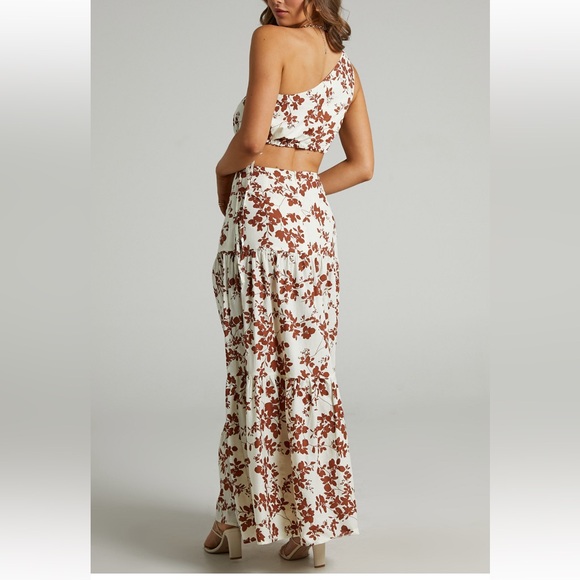 NWT Showpo MEGHAN TWO PIECE SET. Size 6 - Picture 3 of 5